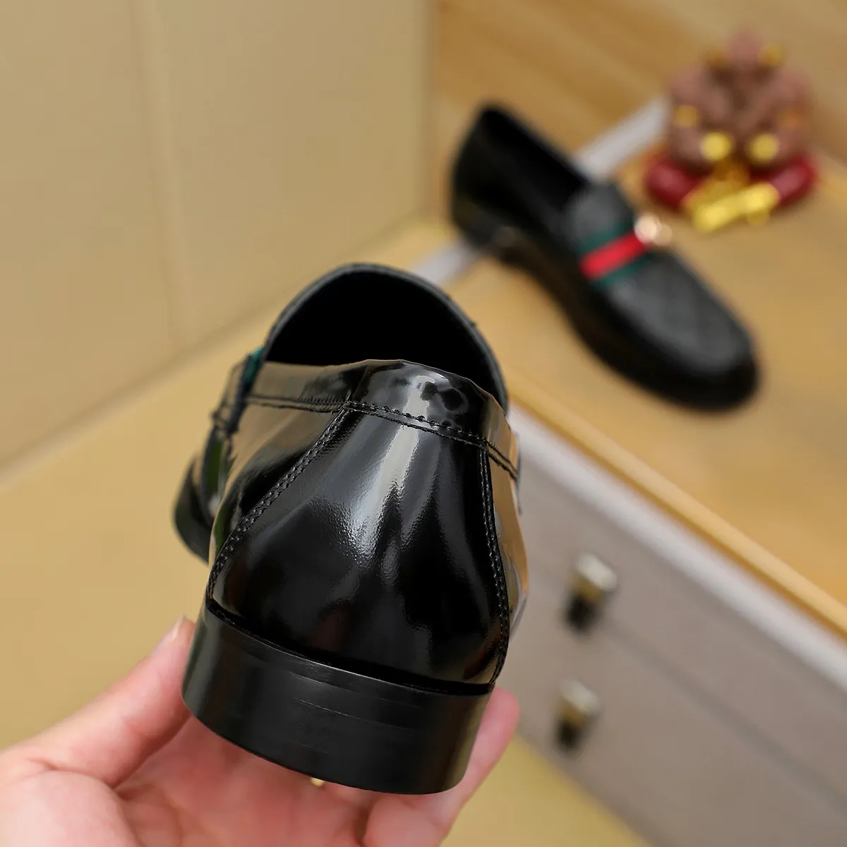 Men's men's shoes💰460💰💰Gucci official website men's business formal leather shoes updated💥Hong Kong counters synchronize new styles💥completely one-to-one replica shipment👍zero gap in counter quality 0⃣️made of imported cowhide on the outside+water-dyed🐂leather lining, color optional! Matching code 38-45